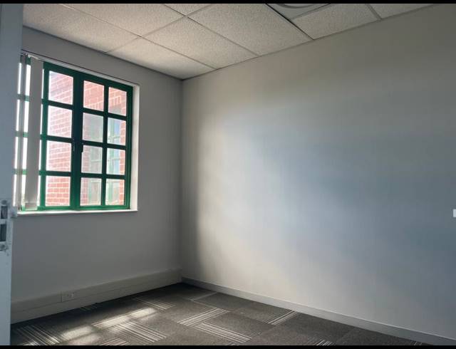 BUSINESS PROPERTY TO RENT IN CLAREMONT